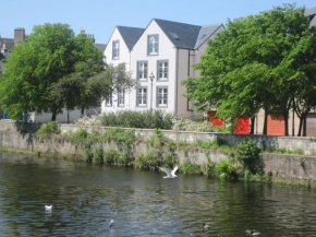 Luxury Riverbank Apartment, Nairn